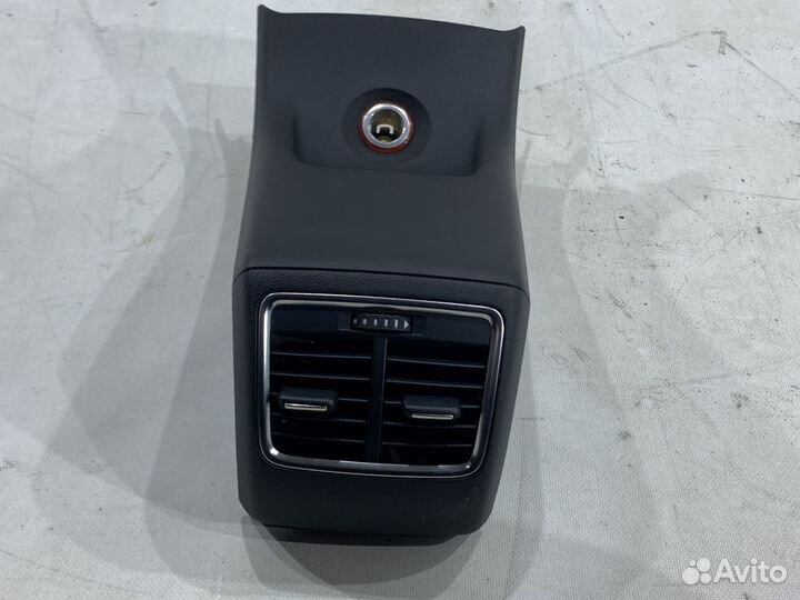 Задняя стенка центральной консоли Audi Q3 8U