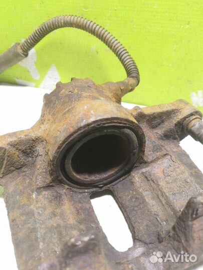 Суппорт передний правый Пежо 206