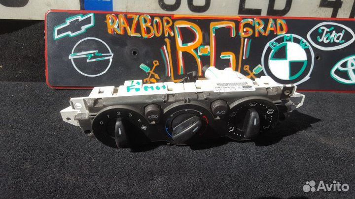 Блок управления климат-контролем Ford Focus 2 1.6