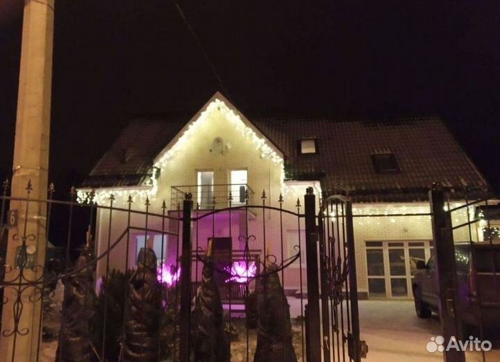 Украшение домов гирляндами, подсветка дома лентой