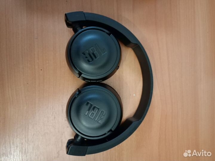 Беспроводные наушники jbl