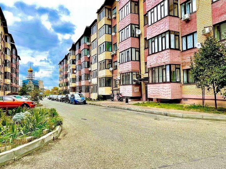 3-к. квартира, 90 м², 2/5 эт.