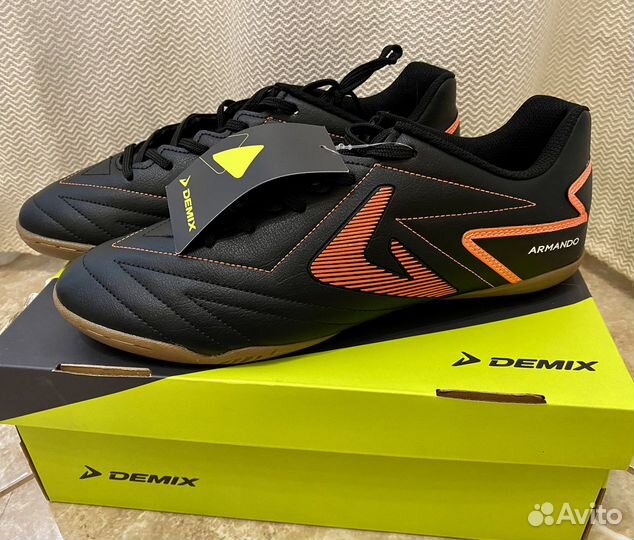 Новые бутсы demix 45р