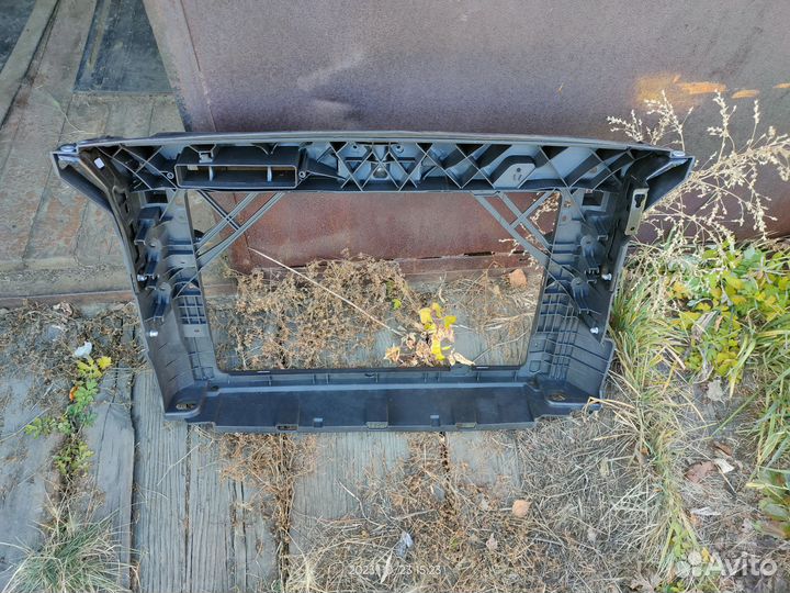 Передняя рамка (телевизор) skoda rapid