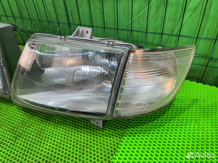 Фара левая+фара правая Mercedes-Benz V W638