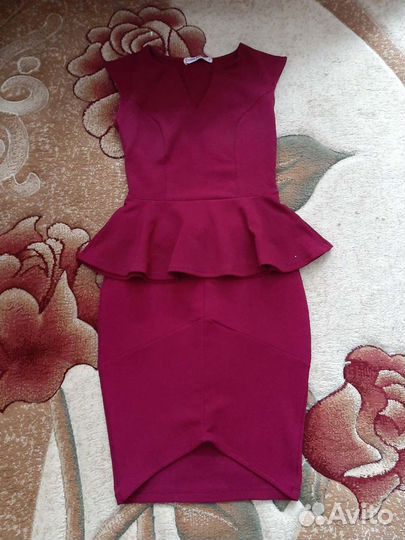 Платье с баской