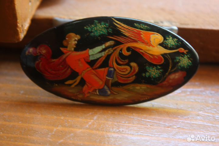 Лаковая винтажная брошь Палех