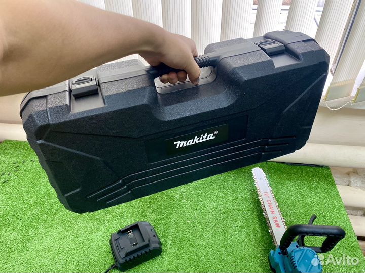 Пила цепная аккумуляторная 30см makita