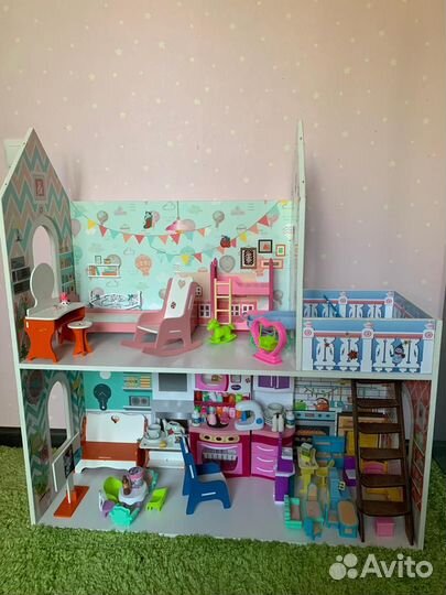 Кукольный домик с мебелью