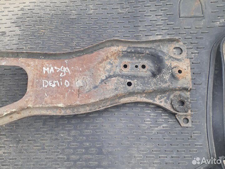 Балка передняя Мазда Демио 1