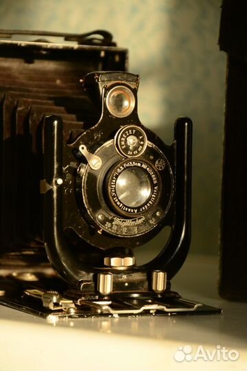 Старинный фотоаппарат Voigtländer Еmbezet