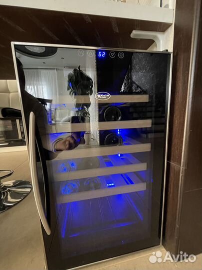 Шкаф холодильник для вина
