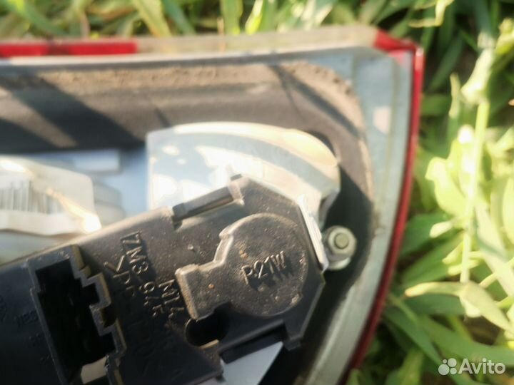 Фонарь крышки багажника на Ford Galaxy 2000-2006 1