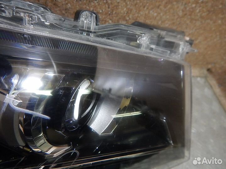 Фара правая Toyota Land Cruiser Prado