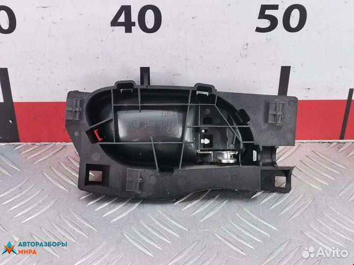 Ручка внутренняя задняя левая Peugeot 407 2008
