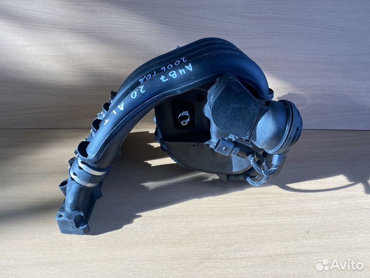 Коллектор впускной Audi A4 B7 2.0 ALT