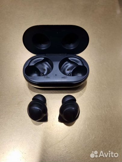 Беспроводные наушники Samsung galaxy buds