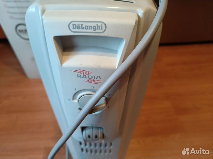 Масляной обогpeвaтeль DeLonghi кr731225