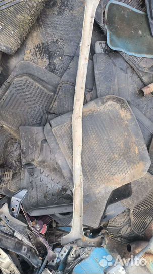 Нижняя губа Audi 100C3