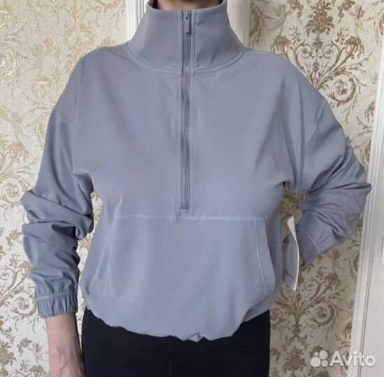 Бомбер-ветровка “Lululemon”