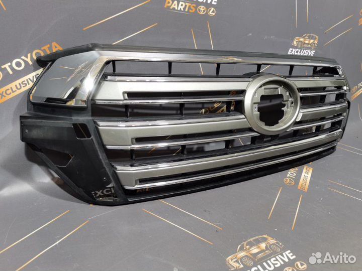 Решетка радиатора Toyota Land Cruiser 200
