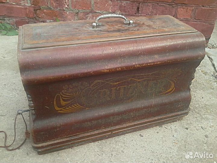 Машинка швейная. Коллекционная. В рабочем состояни