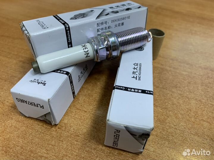 Свечи зажигания 06K905601B