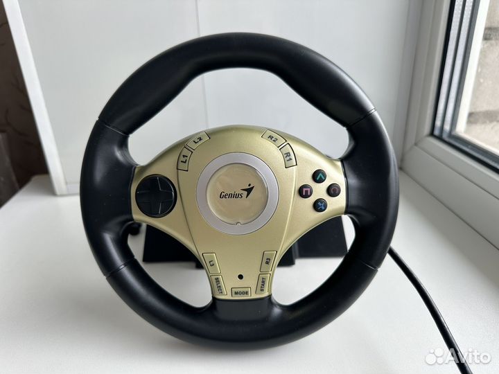 Игровой руль с педалями Genius TwinWheel F1