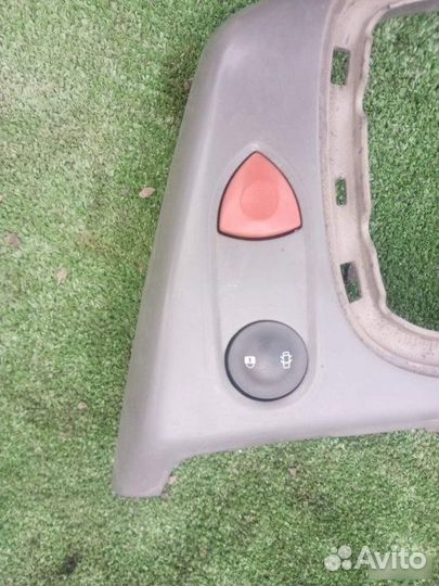 Кнопка аварийки Renault Scenic 2