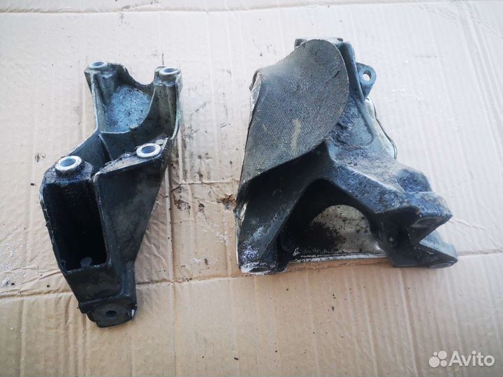 Кронштейн двигателя ALT 2,0 VW / Audi
