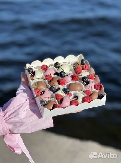 Клубника в шоколаде в коробке