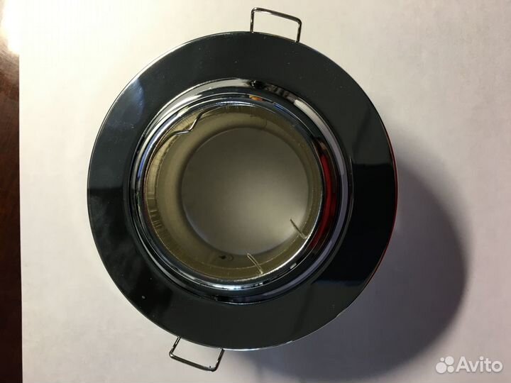 Потолочные светильники и галогеновые лампочки