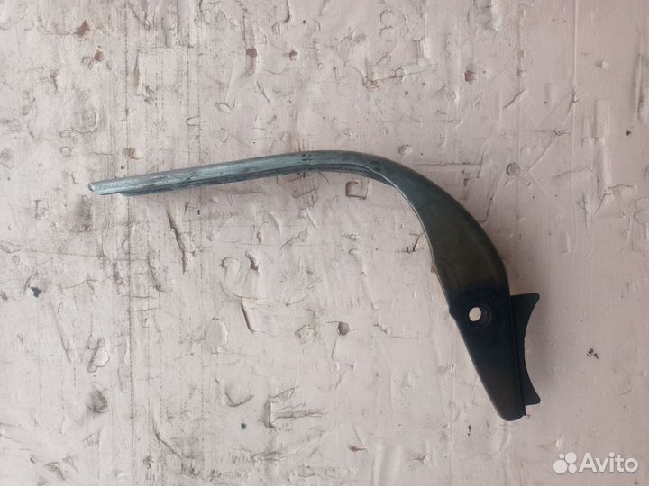 Кронштейн выпускного коллектора Volkswagen Passat