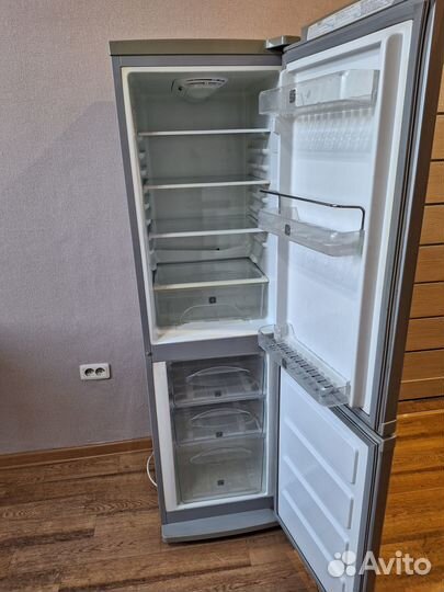 Холодильник Samsung