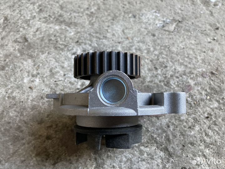 Помпа водяная Audi A6 / Ауди 90, 8C0