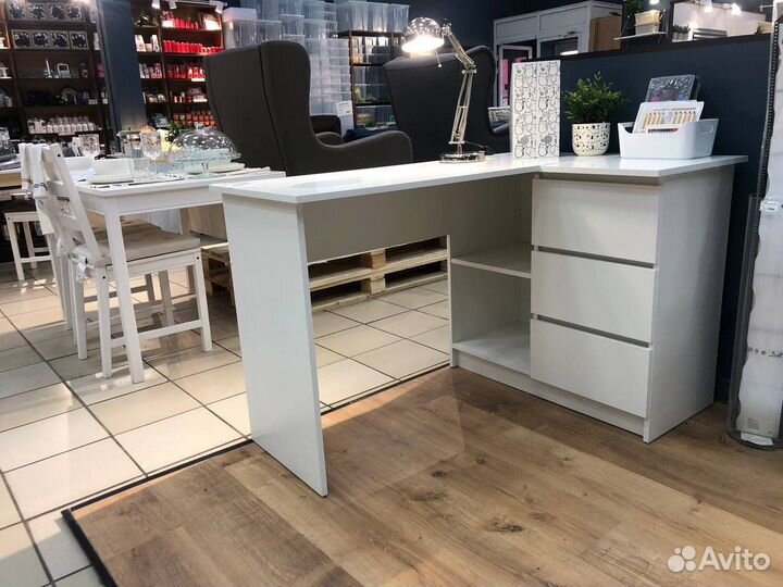 Стол письменный с ящиками, белый новый