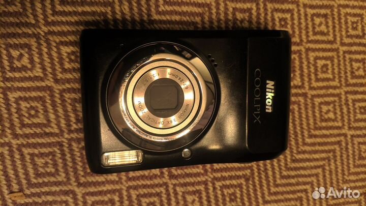 Винтажный компактный Nikon Coolpix ретро фото