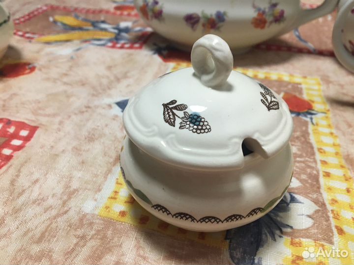 Фарфоровый молочник