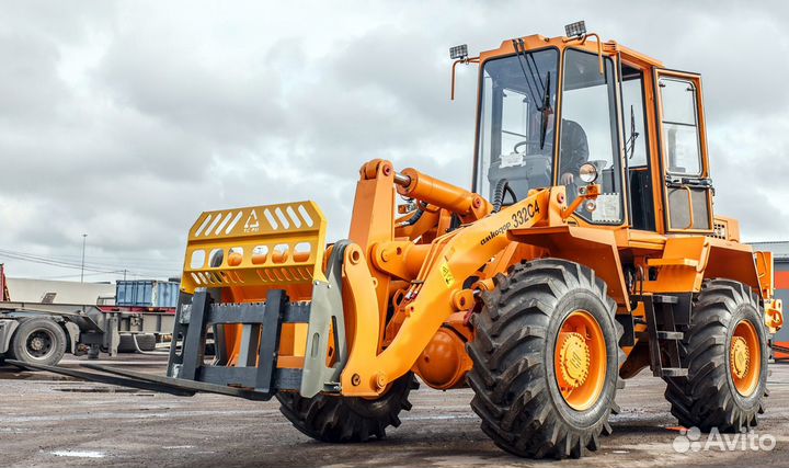 Машинист экскаватора-погрузчика вахта