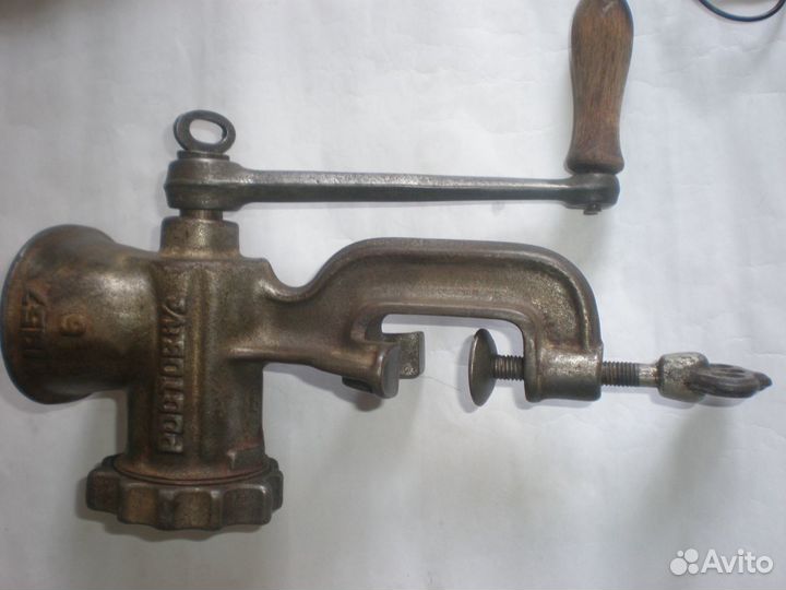 Мясорубка старинная чугунная и запчасти к ней
