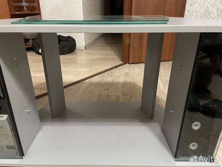 Стеклянная тумба под тв