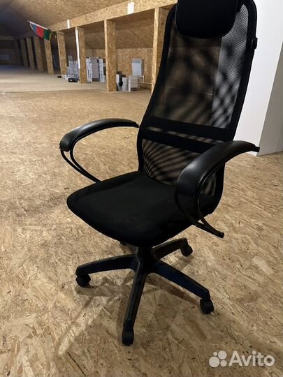 Офисное кресло