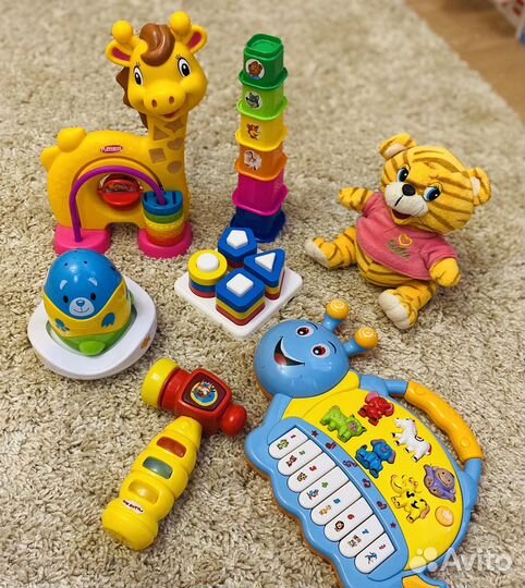 Развивающие игрушки для малыша пакетом