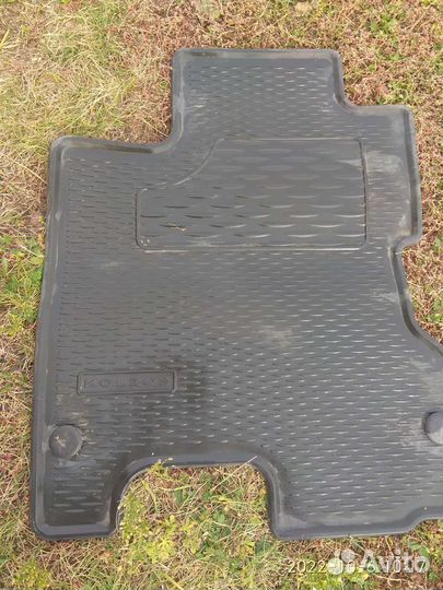 Автомобильные коврики резиновые