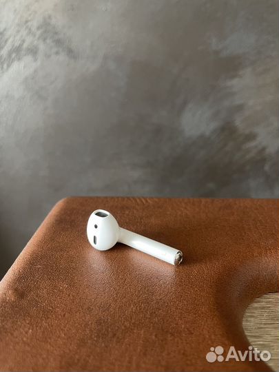 AirPods 1 gen левый наушник