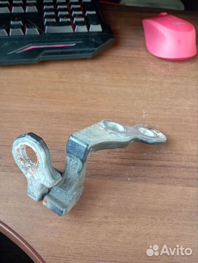 Петля двери передней левой нижняя Ford Focus 2