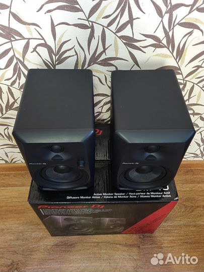 Студийные мониторы Pioneer DJ DM - 40