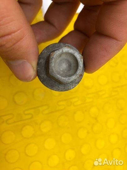 Болт колесный Peugeot Traveller combi L3 H1 дизель