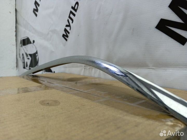 Молдинг двери передний левый Toyota Camry 50