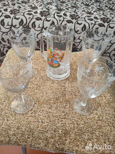 Набор бокалов и рюмок
